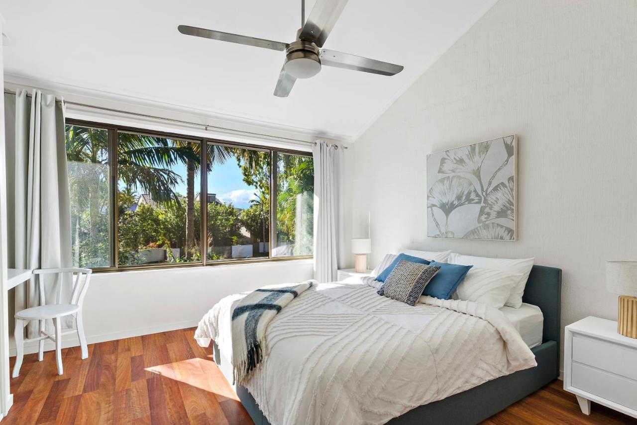 Stylish Townhouse, Private Courtyard Walk To Beach Noosaville Exteriör bild
