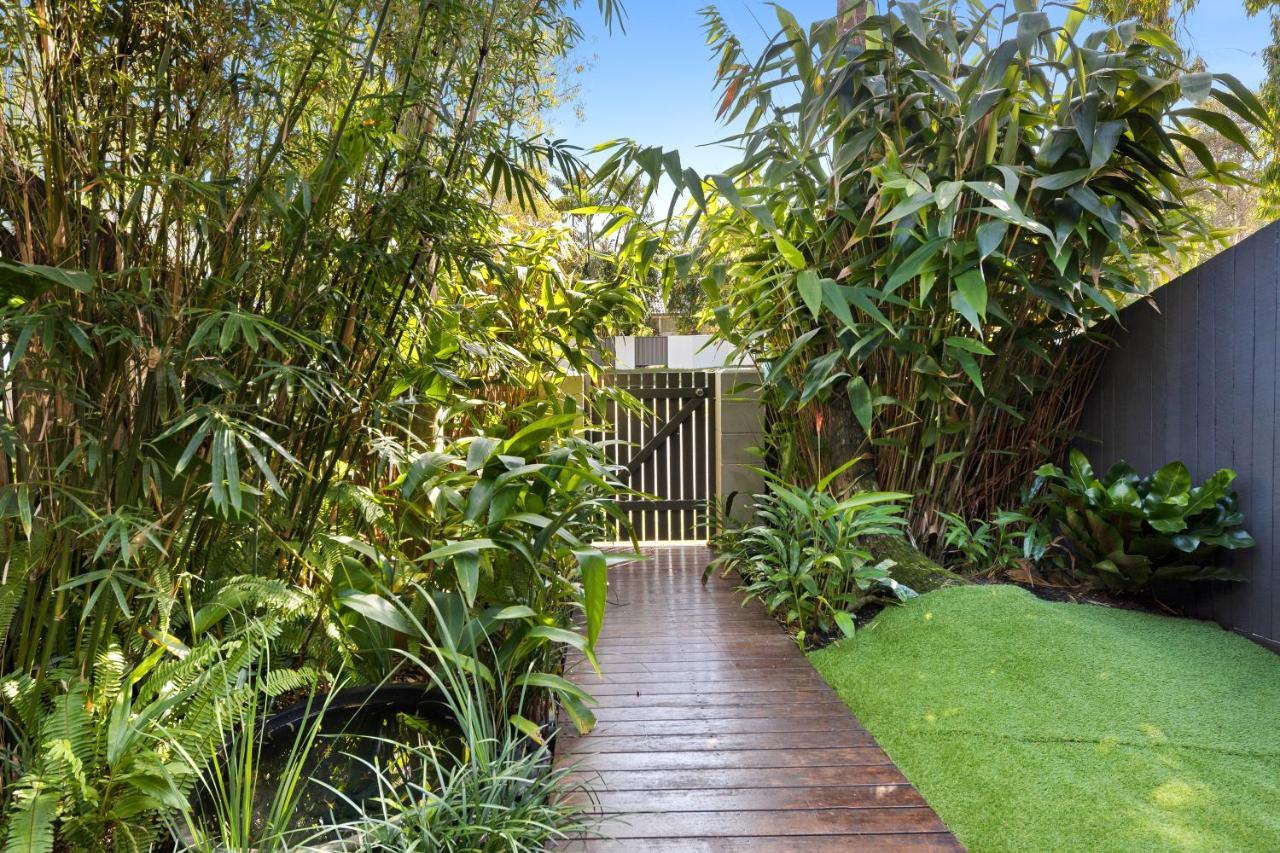 Stylish Townhouse, Private Courtyard Walk To Beach Noosaville Exteriör bild