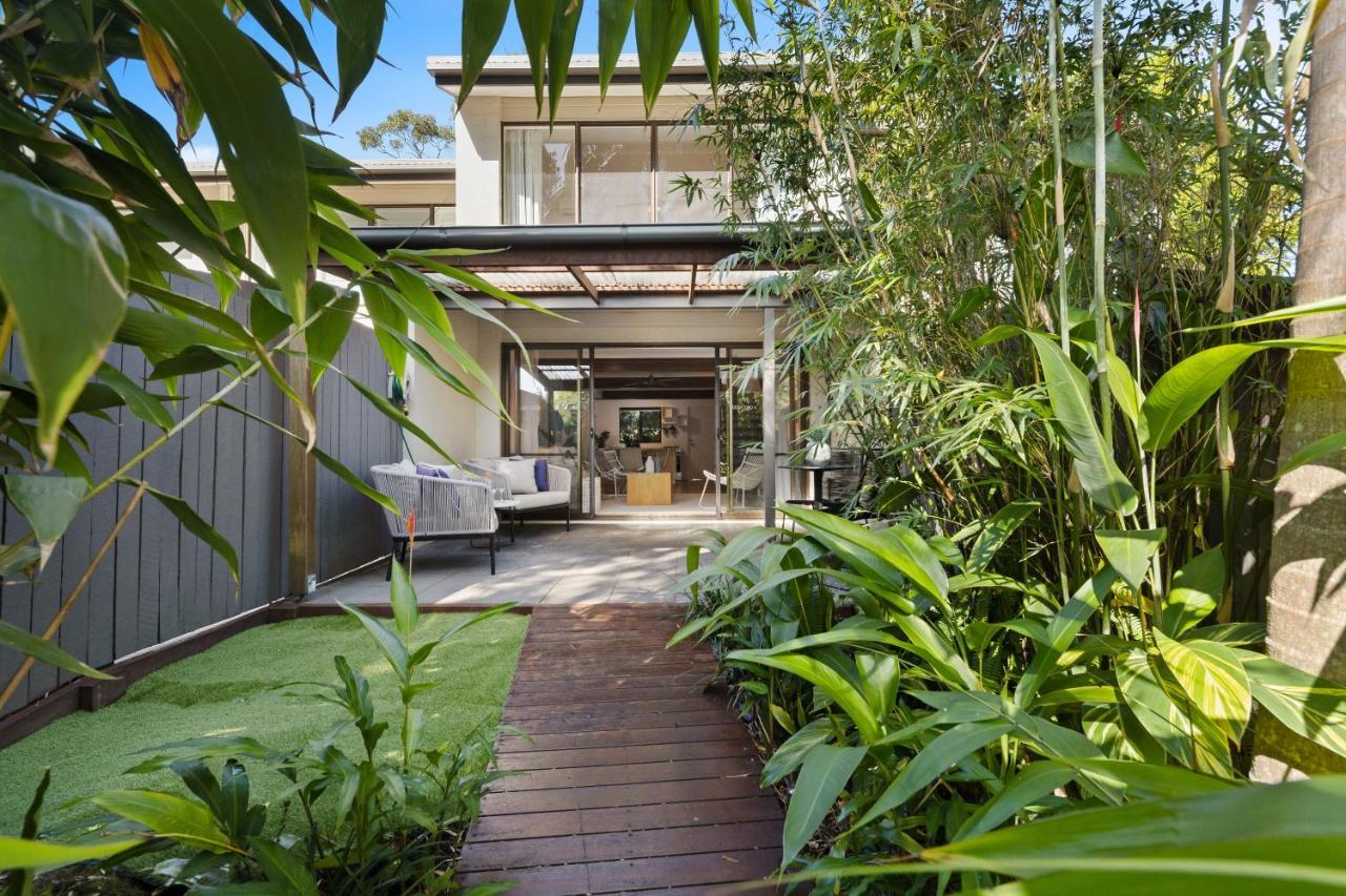 Stylish Townhouse, Private Courtyard Walk To Beach Noosaville Exteriör bild